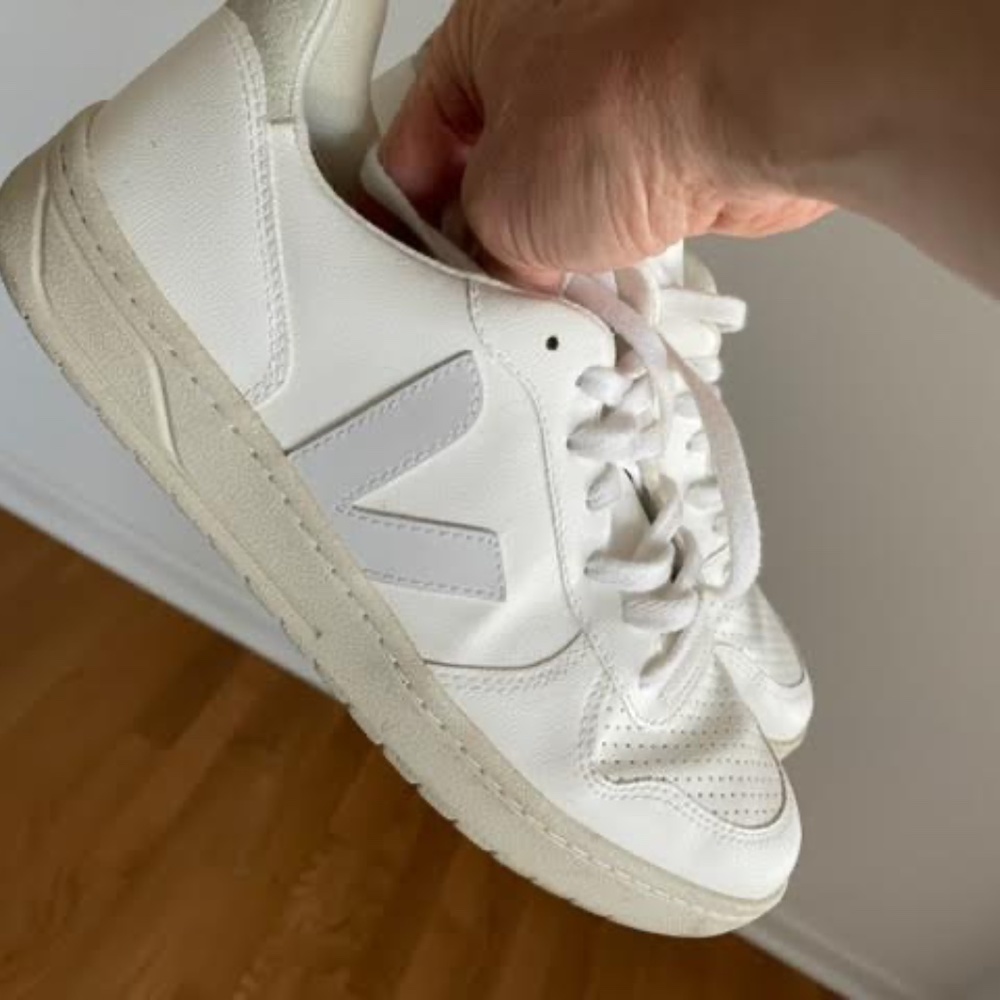 Veja Off-White Leather Sneakers - Picture 2 of 3
